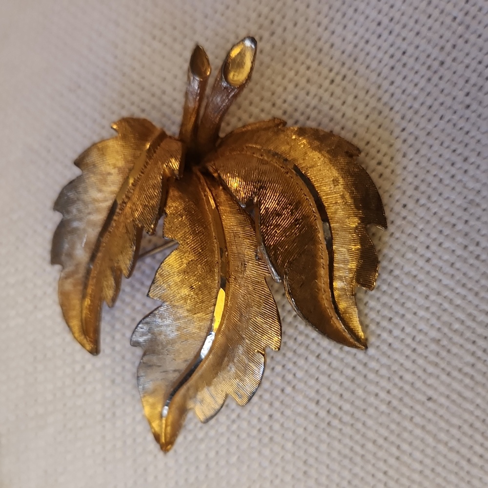 Vintage Signed BSK Brushed Gold Tone Leaf Design Brooch Pin